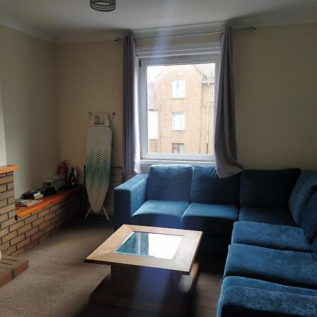 Self Catering 2 Bedroom Flat, Frequent Buses, 1-Minute Walk To Bus Stop, 20 Minutes To City Center Edinburgh Exterior photo