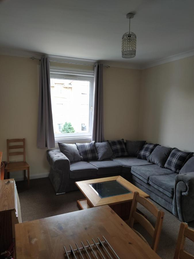 Self Catering 2 Bedroom Flat, Frequent Buses, 1-Minute Walk To Bus Stop, 20 Minutes To City Center Edinburgh Exterior photo