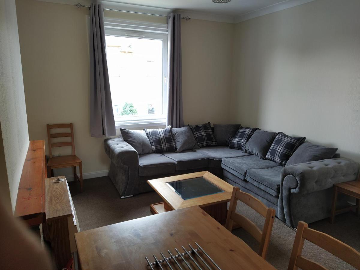 Self Catering 2 Bedroom Flat, Frequent Buses, 1-Minute Walk To Bus Stop, 20 Minutes To City Center Edinburgh Exterior photo
